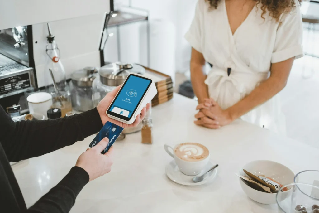 A customer paying with a credit card, which has a lower processing fee than online payments.