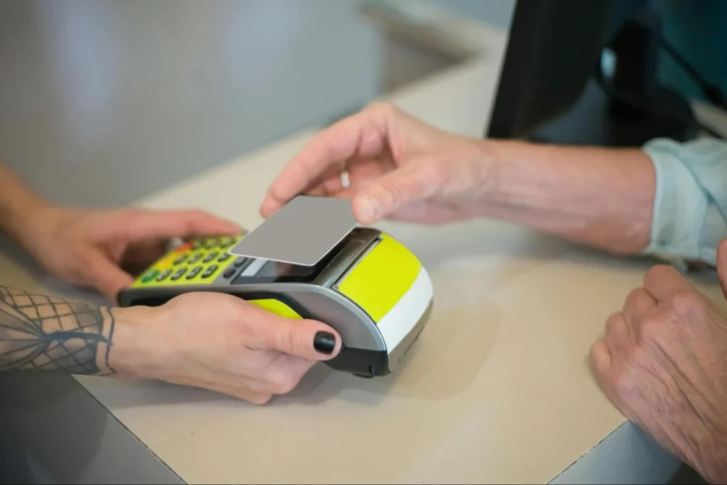 Merchant accounts are part of a smooth payment process between the customer’s bank and the business’ bank.
